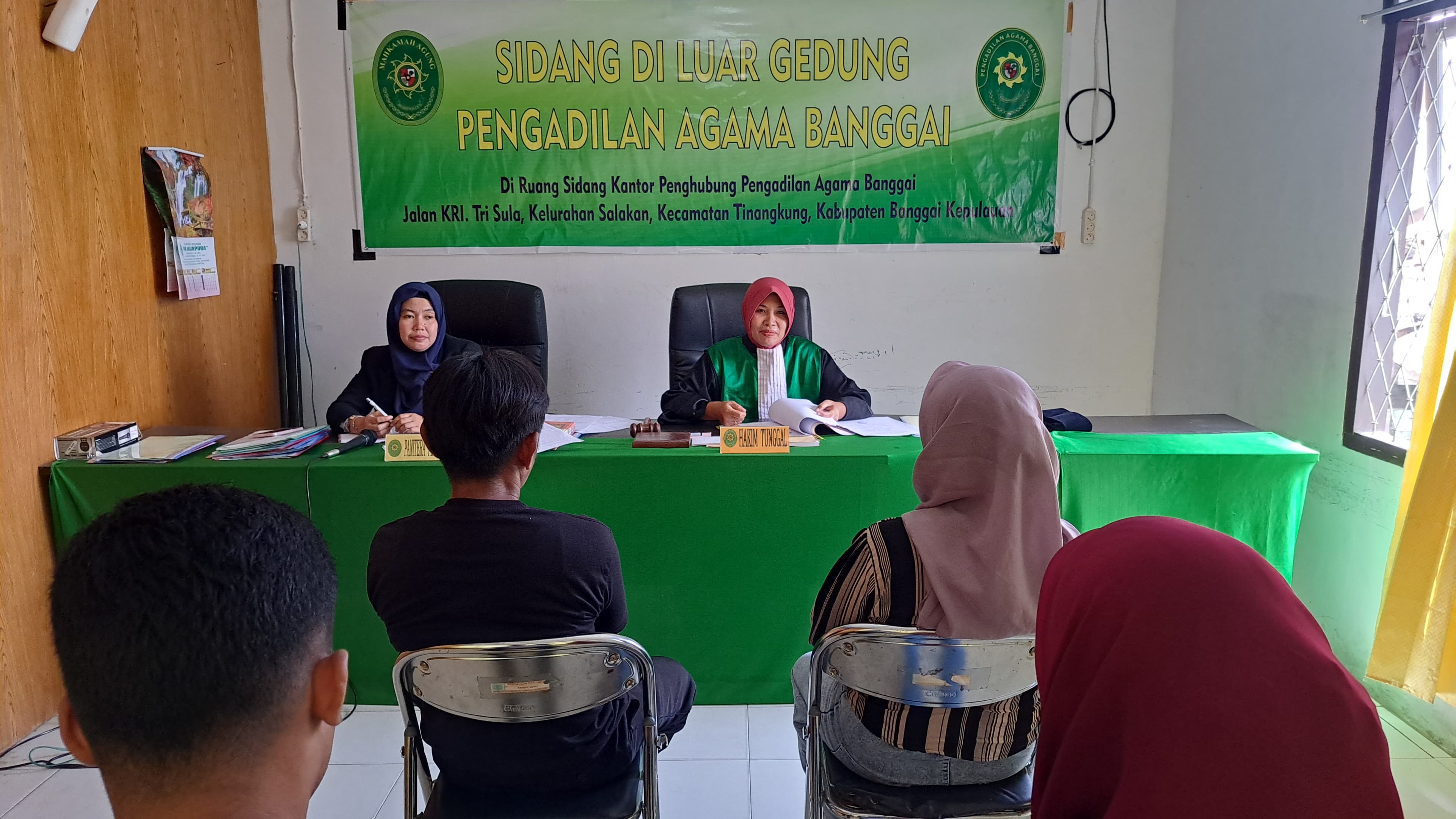 1 Sidang di Luar Gedung Pengadilan Agama Banggai