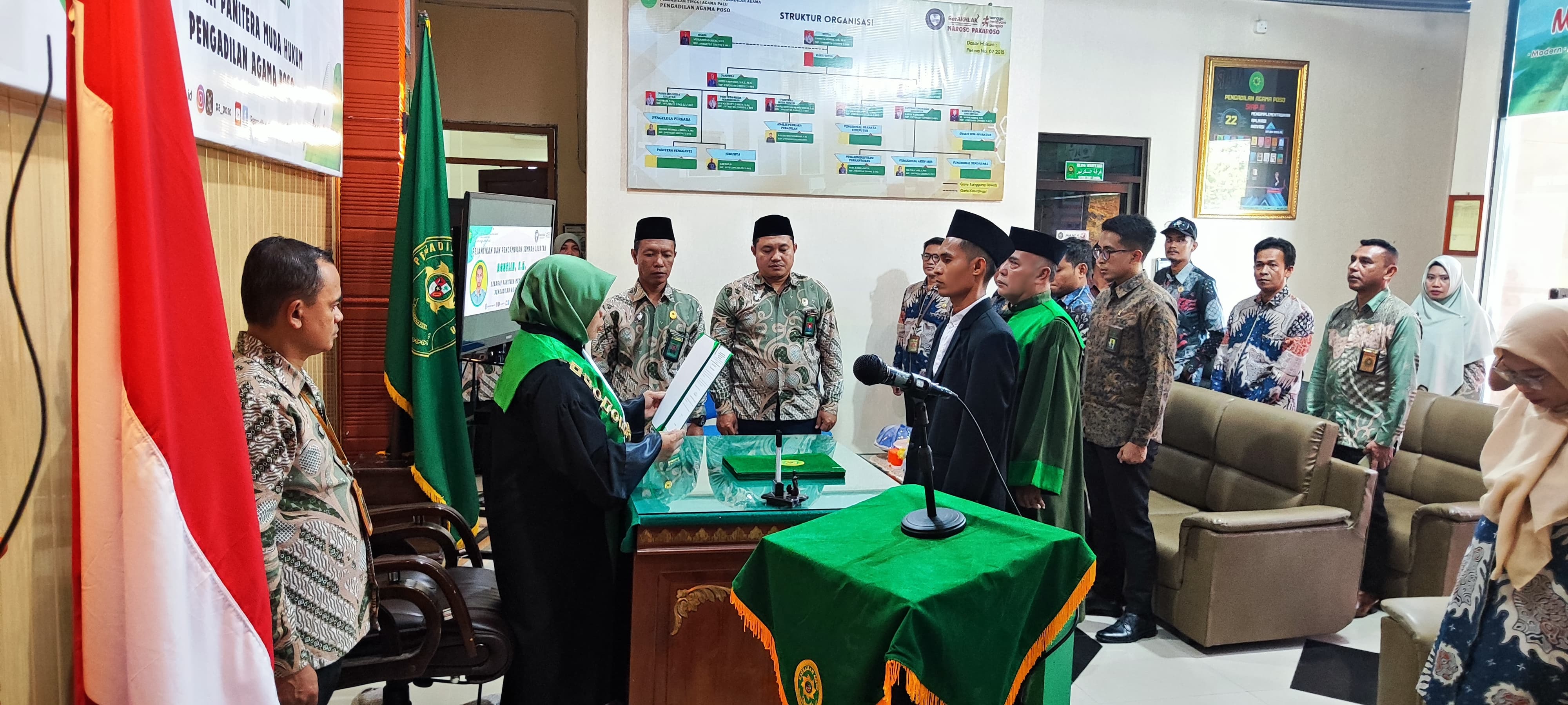 1 Ketua PA Poso Lantik Panitera Muda Hukum yang Baru 14082025