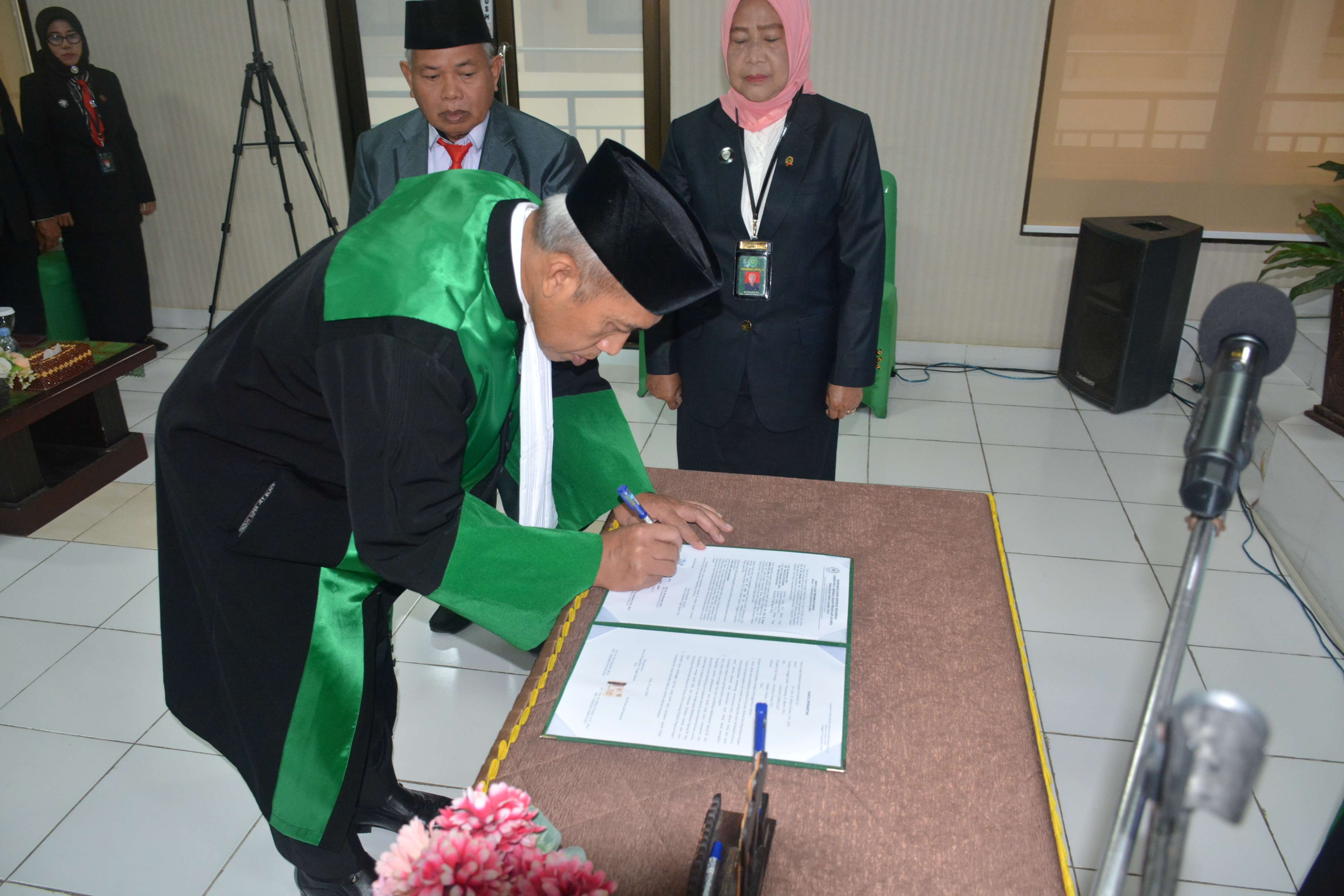 3 Pengambilan Sumpah Jabatan Dan Pelantikan Wakil Ketua Pengadilan Tinggi Agama Palu Juli 2025